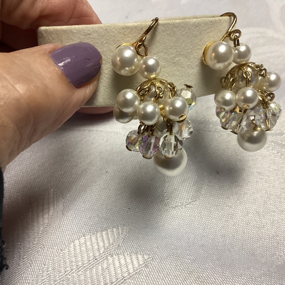 CHANDILIER vintage drop dangle earrings. MOMS COLLECTIONS - Picture 4 of 5